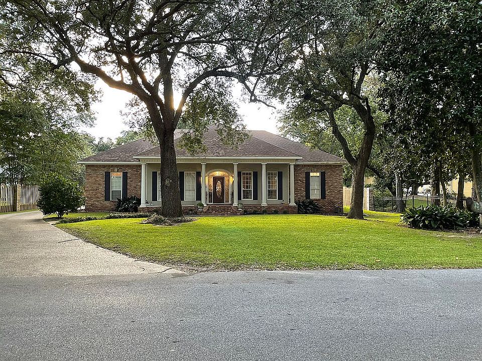 1st image of 617 Grand Oaks Dr