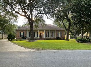 617 Grand Oaks Dr, Pascagoula, MS 39567