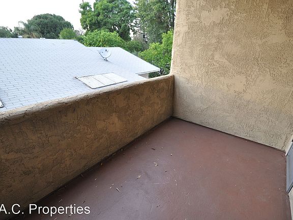 4th image of 14120 Hamlin St #5933584