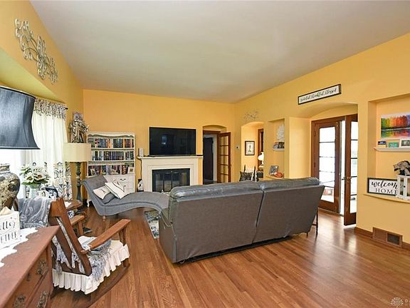 5th image of 2738 Lindale Ave