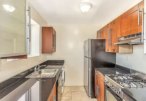 3rd image of 102-10 Queens Blvd #503