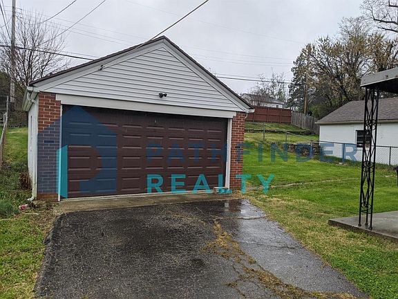 3rd image of 520 W Parkwood Dr