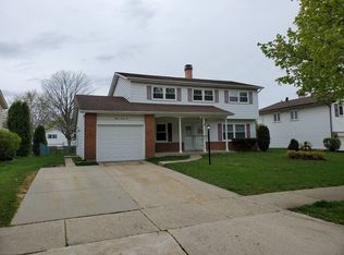 1322 N Columbine Dr, Mount Prospect, IL 60056