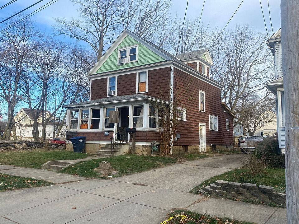 2nd image of 2301 18th St SW