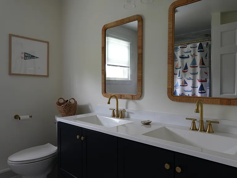 4 Russell Ave — Photo 18