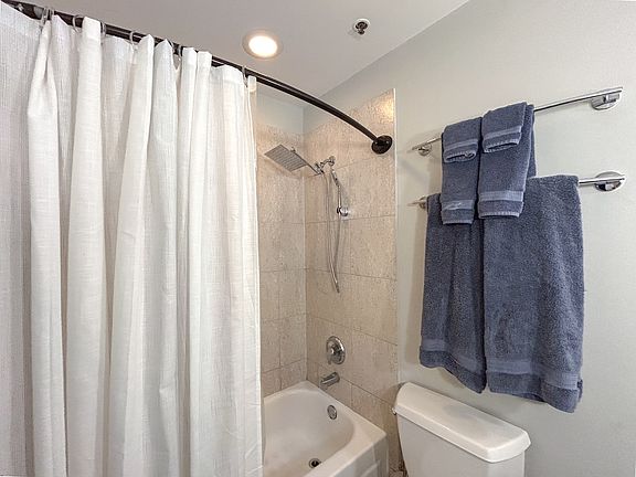 5th image of 212 W Washington St APT 1513