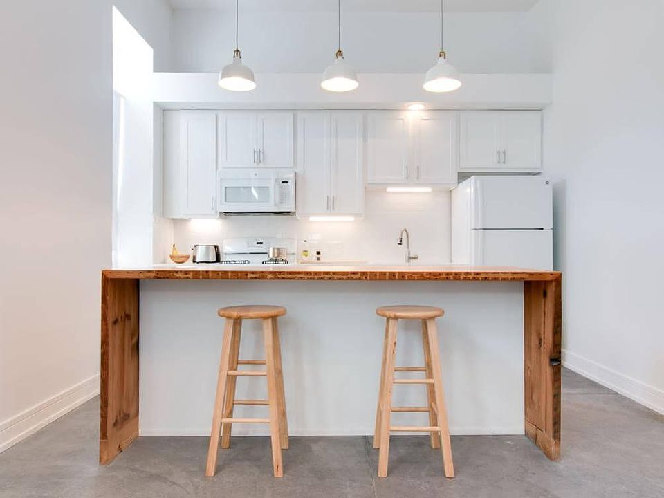 1st image of 1157 W 18th St #304