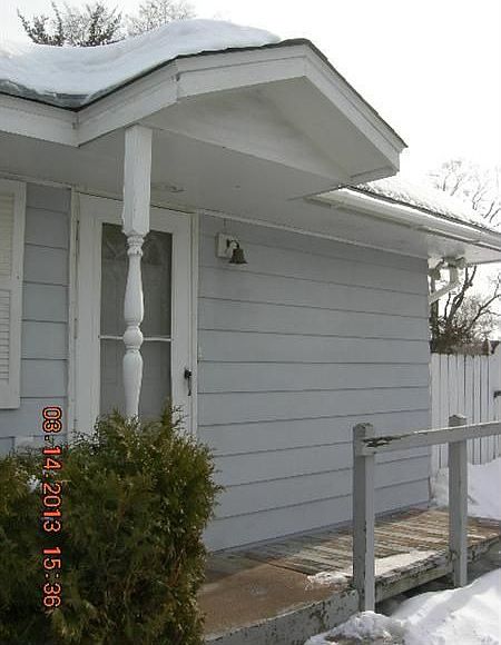 2nd image of 11624 N Heights Dr NW