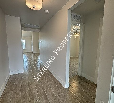 3rd image of 708 Prairie Ln