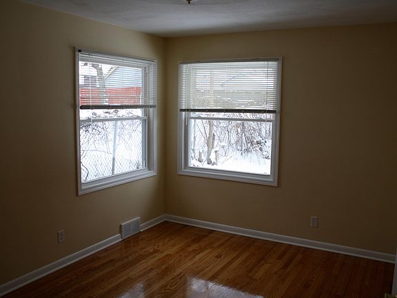 5th image of 428 S Edwards Ave