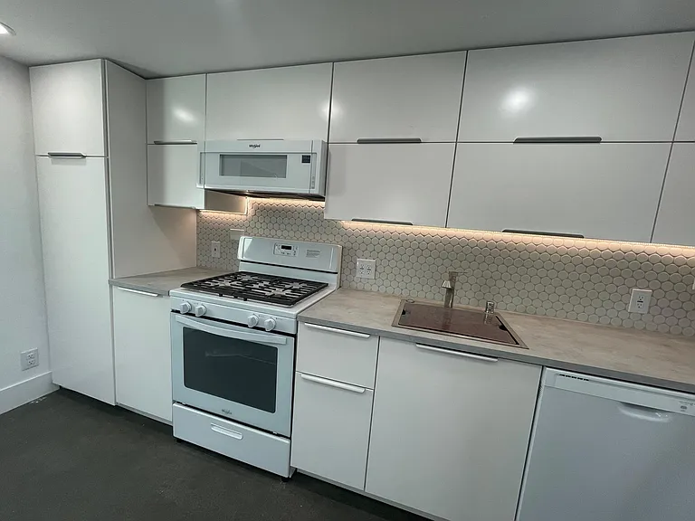 1330 S Sierra Bonita Ave — Photo 3