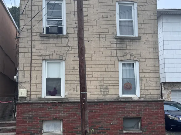 17 Green Ct, Lodi, NJ 07644