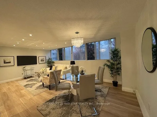3695 Kaneff Cres #107, Mississauga, ON L5A 4B6