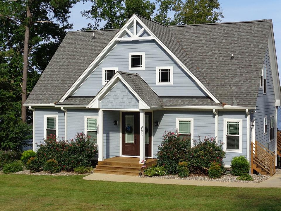 1st image of 983 Pine Tree Dr