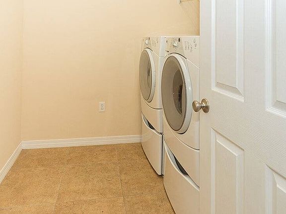 5th image of 1496 Bentley Cir