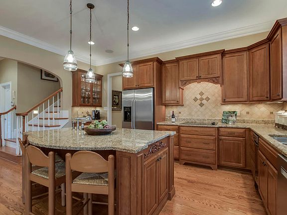 3rd image of 523 Saint Charles Ln