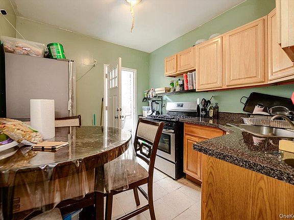 5th image of 719 Van Nest Avenue