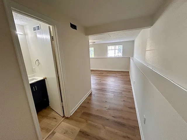 122 Hillwood Ct — Photo 17