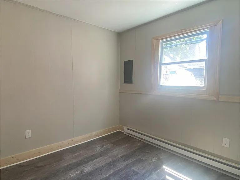 201 Irving Ave — Photo 10