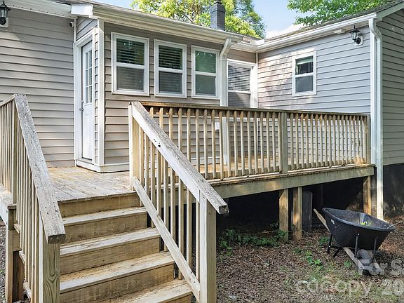 4th image of 303 W Ketchie St
