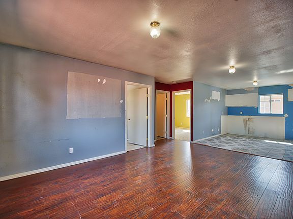5th image of 420 N Serrano Ave