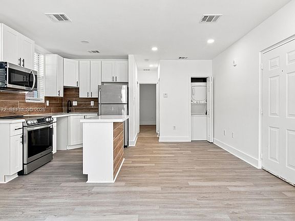 4th image of 536 NE 62nd St APT 1