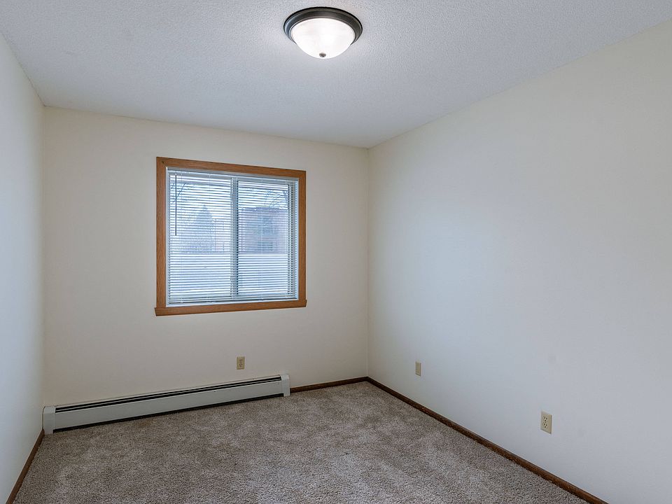 Fargo, ND Windsor Apartments | Bedroom