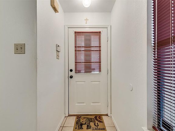 4th image of 2411 Markland St