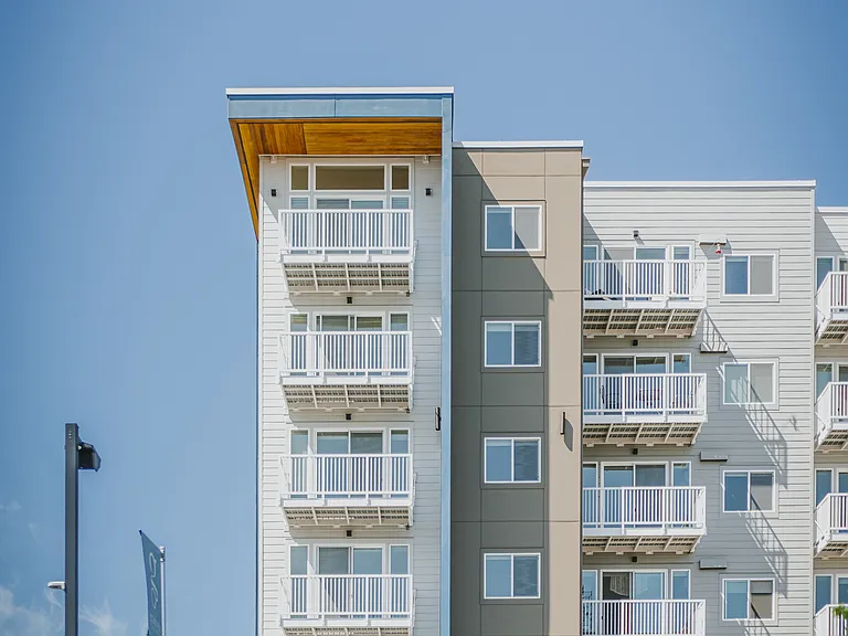 Grand Vista Apartments — Photo 41
