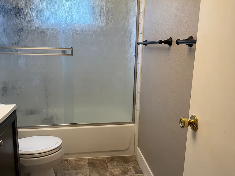 6700 Manila Ave — Photo 18
