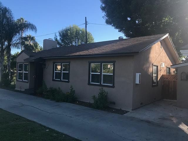 1st image of 8333 Comstock Ave