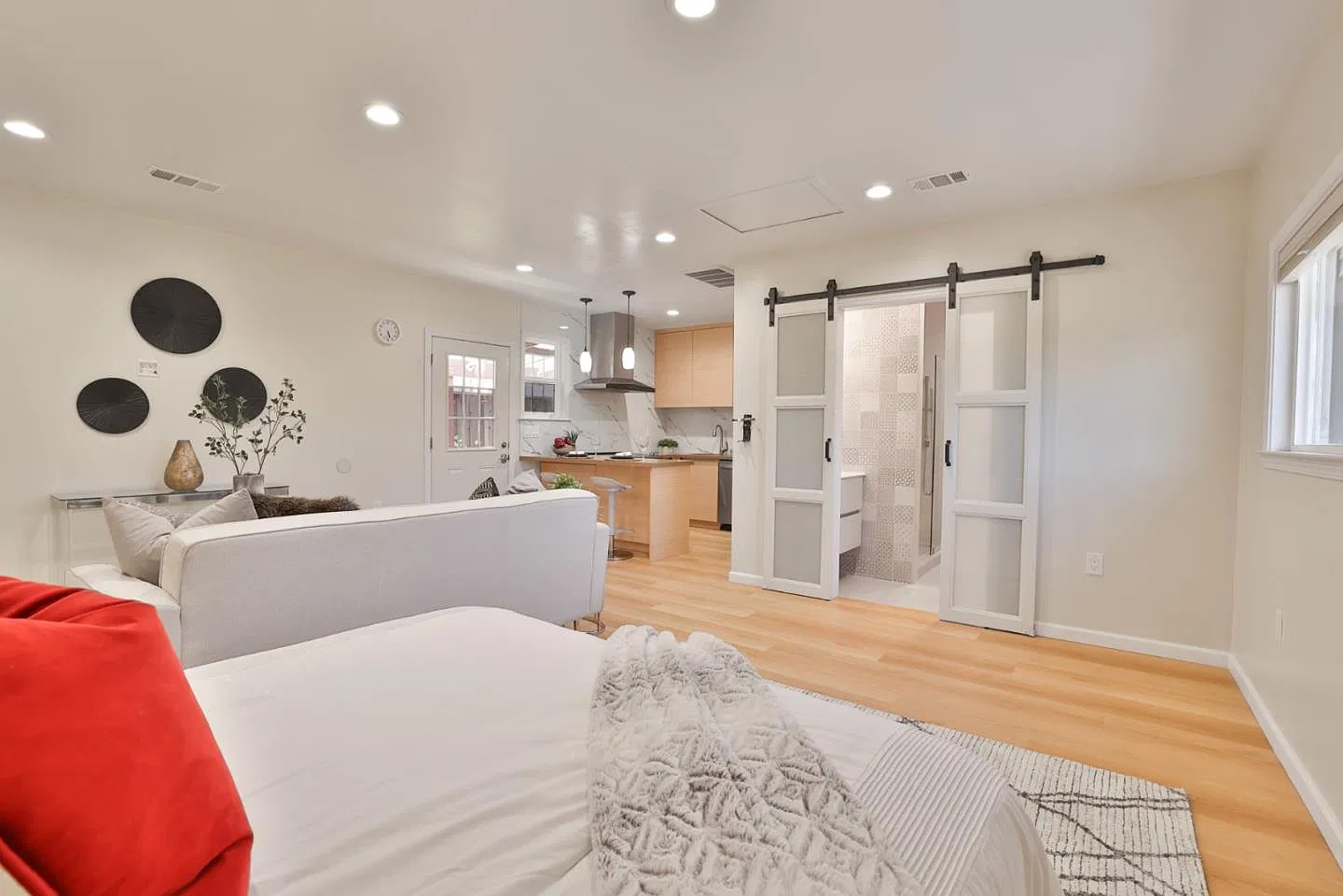 Studio, 513 sqft, $2,350 — Photo 3
