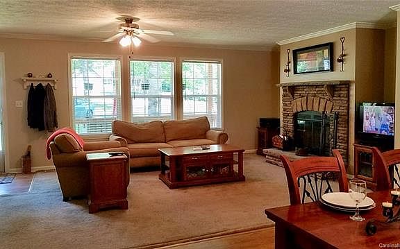 4th image of 81 Streamside Dr