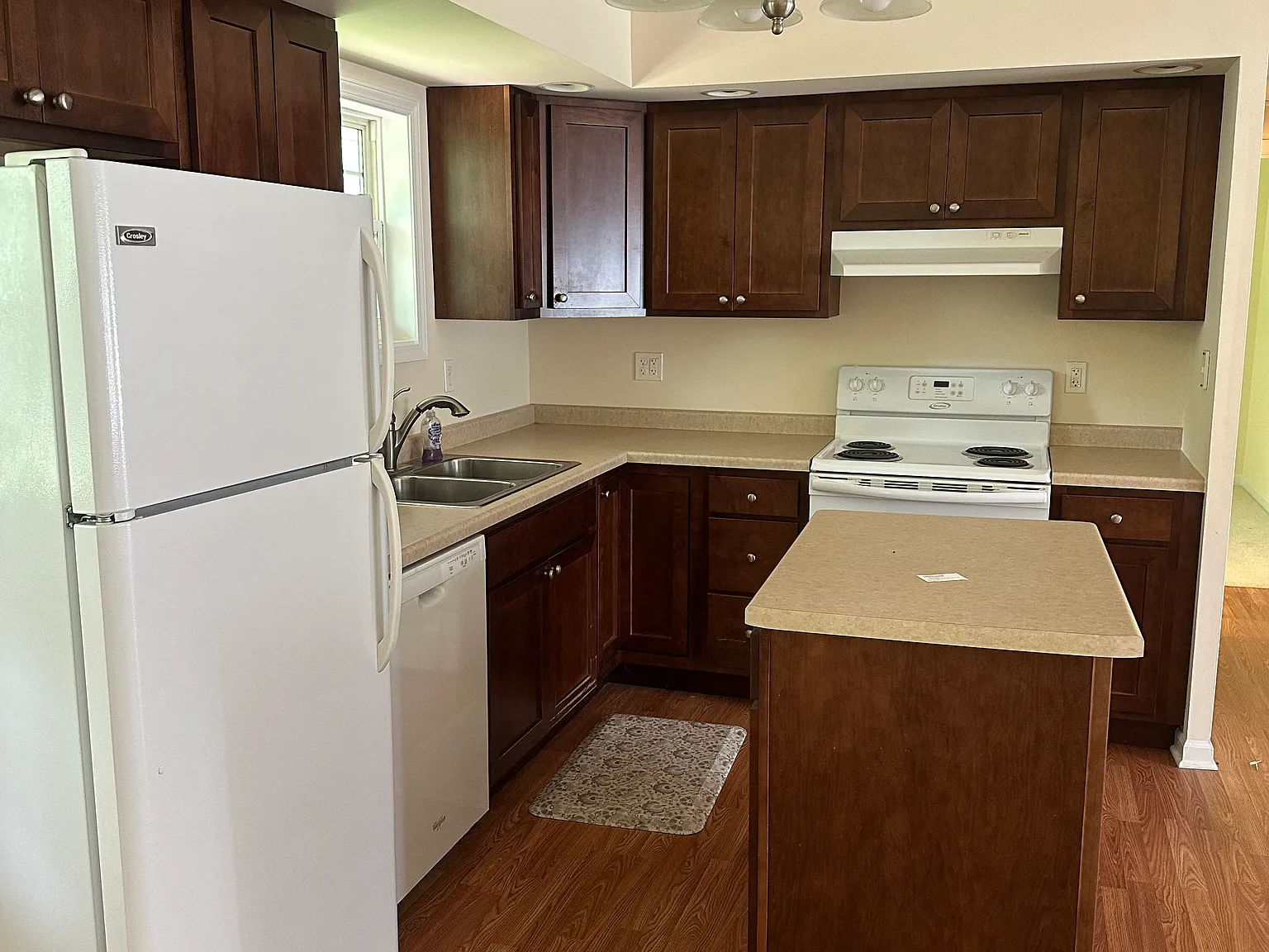 2 bed, 850 sqft, $1,895 — Photo 1