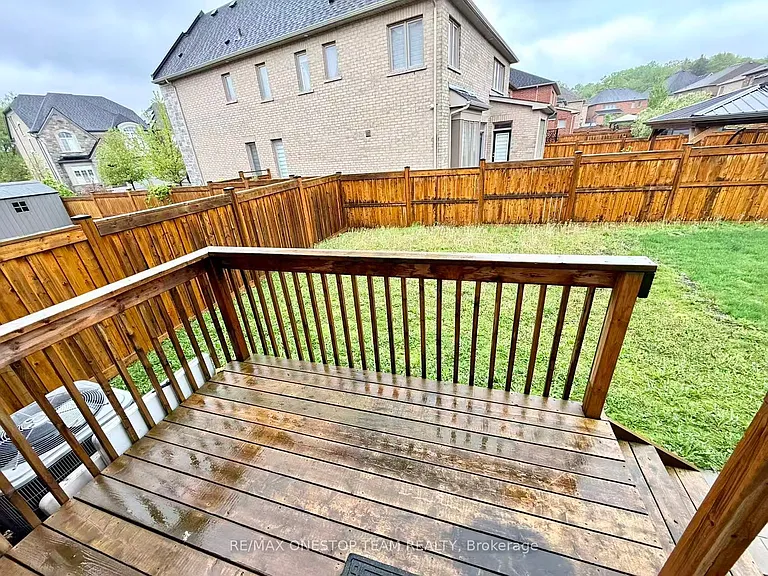 24 Pennine Dr — Photo 26