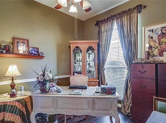 3rd image of 4211 Honeysuckle Dr