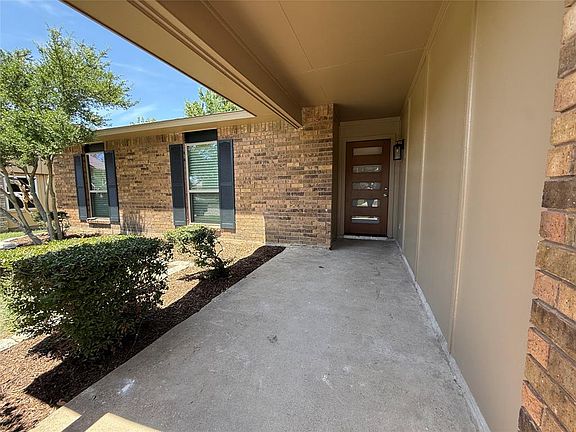 2nd image of 615 Wandering Way Dr