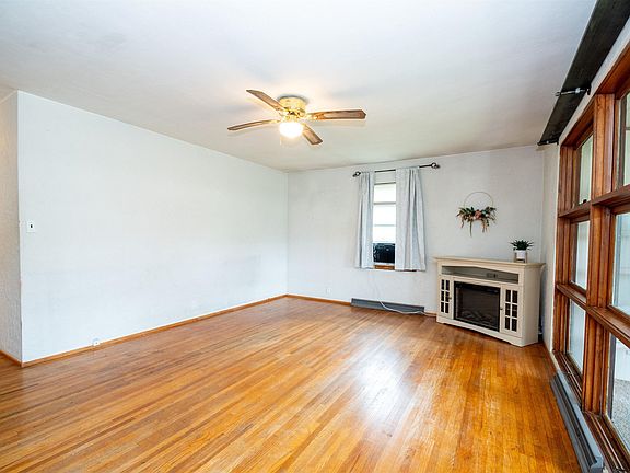 4th image of 464 E Pearl St
