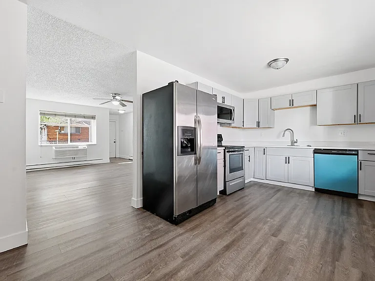 1164 Yosemite St #1B — Photo 3