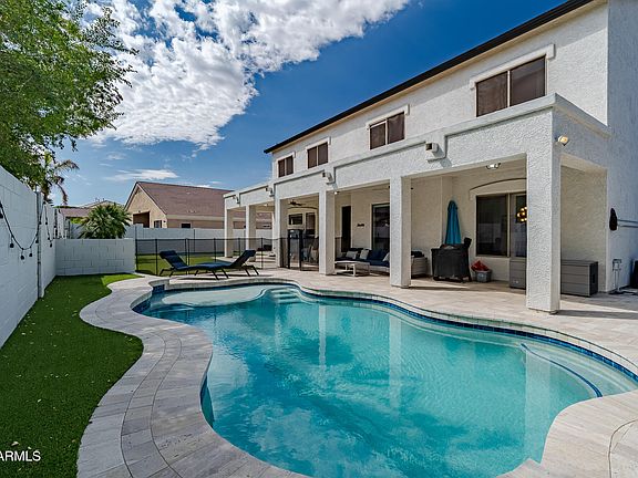 3rd image of 2885 S PALM Street