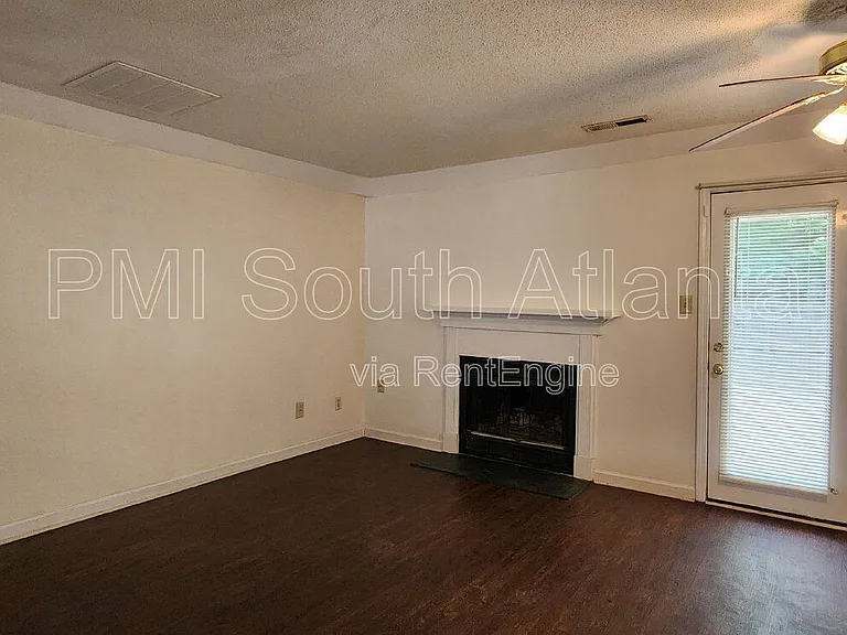 1681 Winchester Way SE — Photo 9