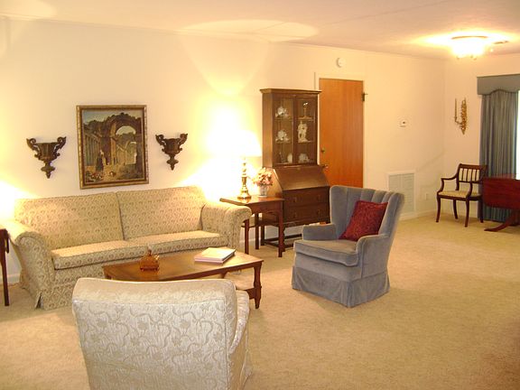 3rd image of 2615 2nd Ave