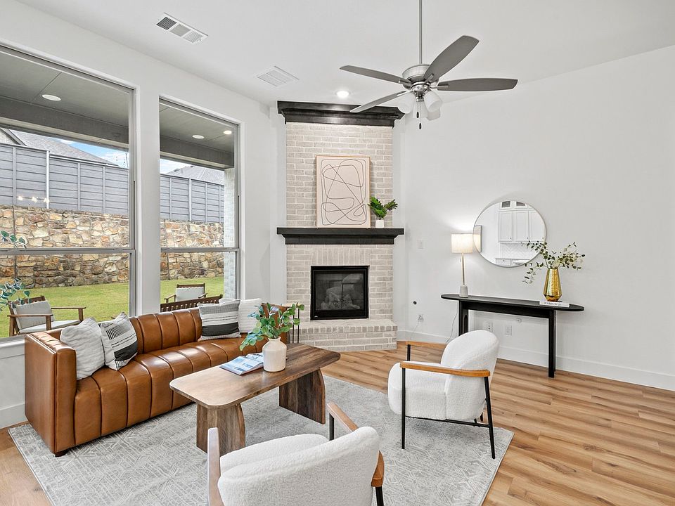 1st image of 604 Oakmoss St