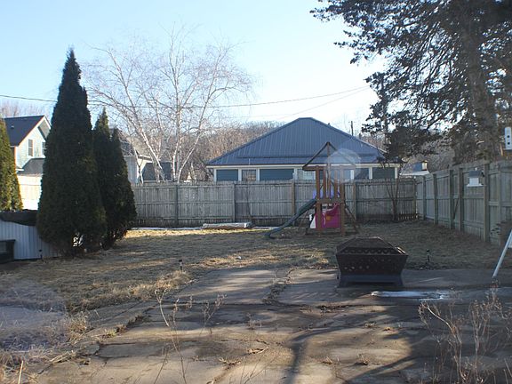 5th image of 126 Mill St