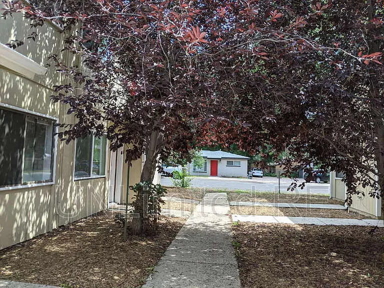 321 N Park St #C — Photo 2