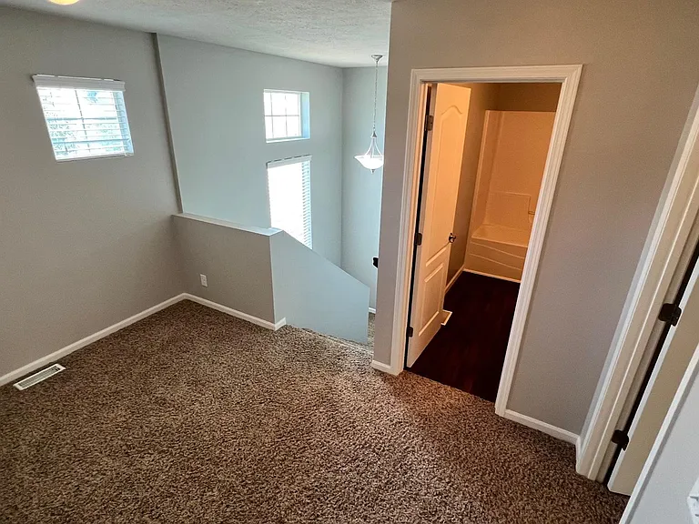 6008 S 190th Ter — Photo 7
