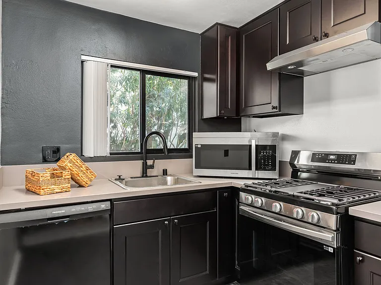1823 Pelham Ave #2 — Photo 11