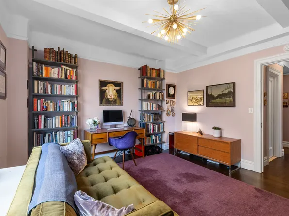 340 Riverside Drive image 10 of 12