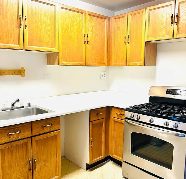 1577 N Colonial Ter — Photo 3