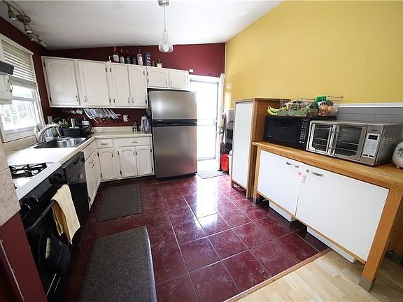 4th image of 1530 Charlotte St